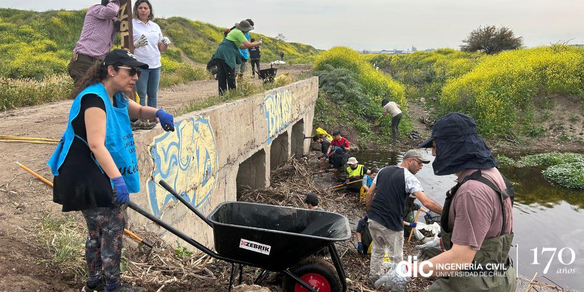 Reintegrando Humedales de la Universidad de Chile y Embajada de los Países Bajos unen fuerzas para limpiar el Humedal Quilicura