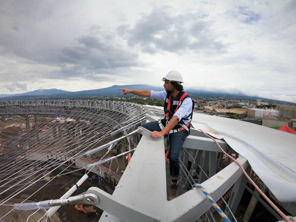 Montaje del Proyecto Oxígeno en Costa Rica. Este proyecto corresponde a la estructura neumática (inflable) de ETFE más grande que se haya hecho hasta el día de hoy.
