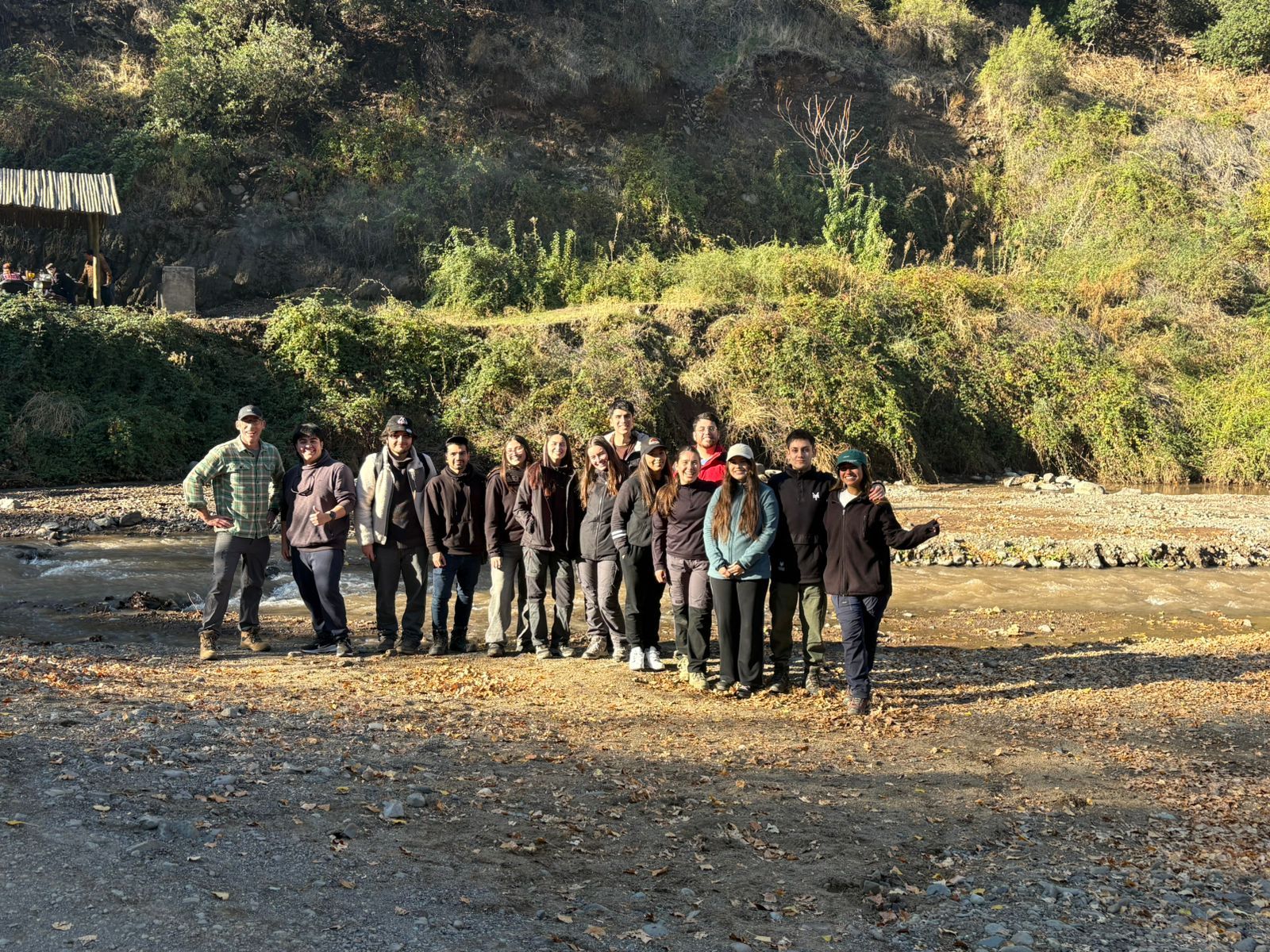 Estudiantes del curso de Hidrología con el profesor James MCPhee - Otoño 2026