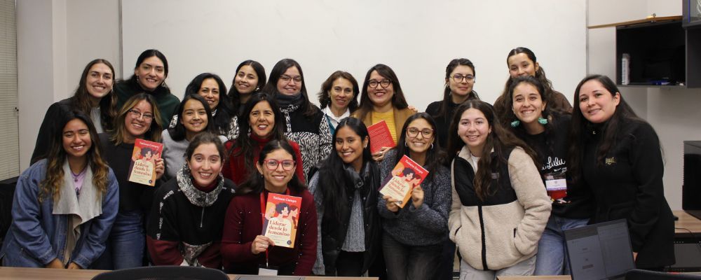 Tatiana Camps y las participantes de la charla en el Departamento de Ingeniería Civil U. de Chile
